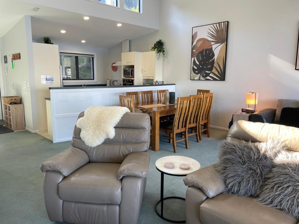 Exciting Queenstown Exterior photo